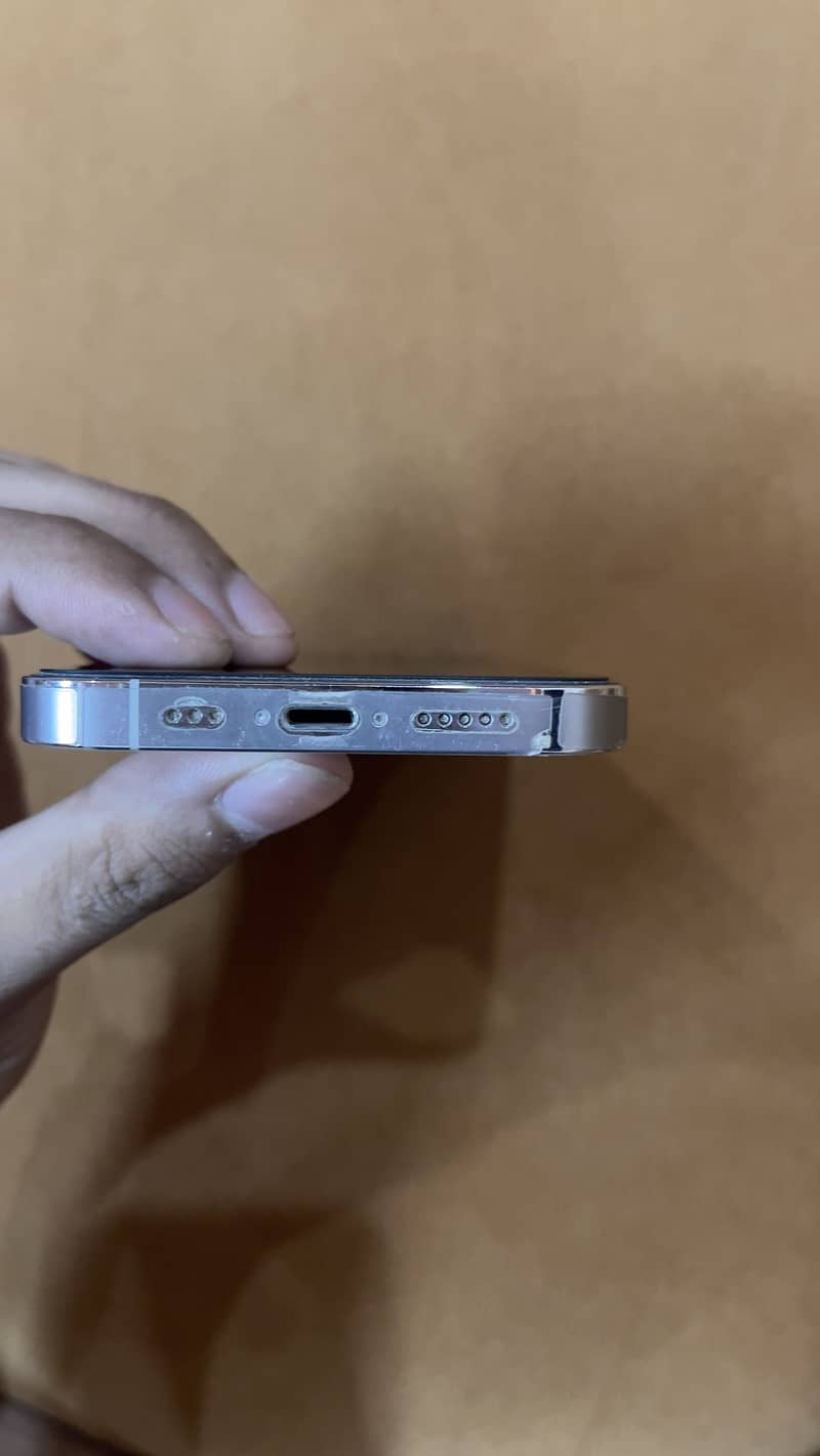 Apple iPhone 14 Pro jv 2