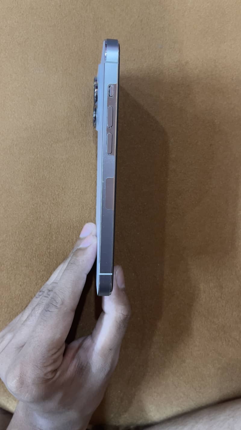 Apple iPhone 14 Pro jv 6