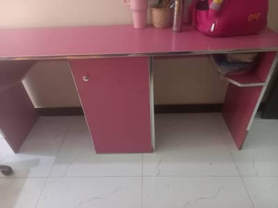 Rotating chair with table