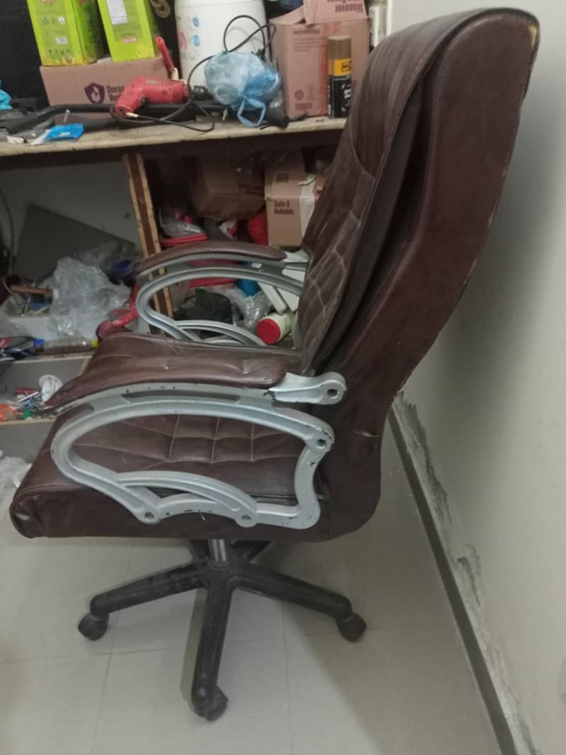 Executive Chair 1