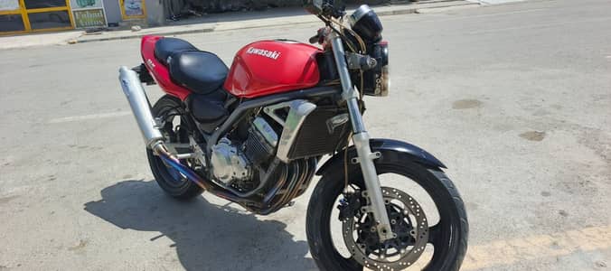 Kawasaki ZR250 four-cylinder Bike