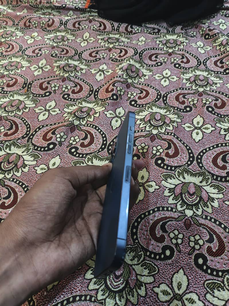 iPhone 12 Pro Max 4
