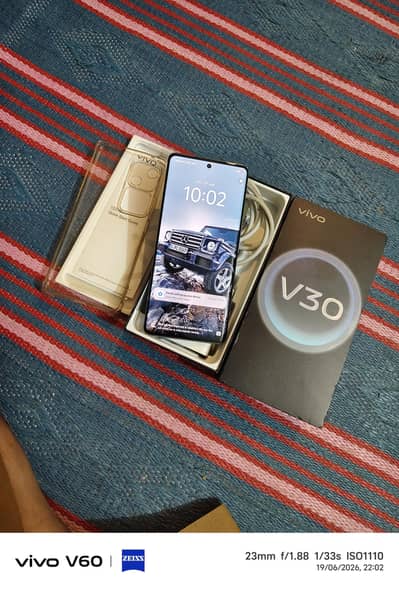 Vivo V30