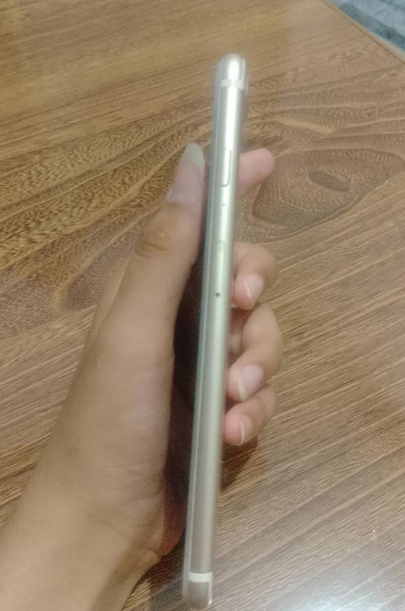 Apple iPhone 7 Plus 2