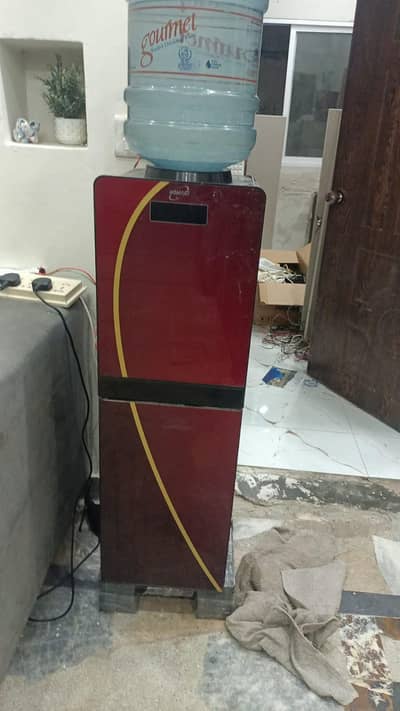 Dispenser / homage