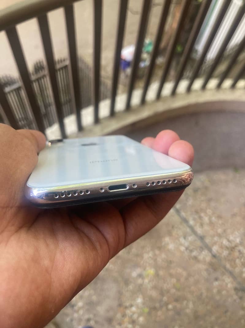 Apple iPhone X 5