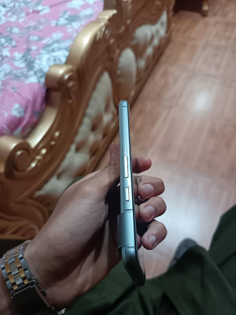 Google Pixel 8 4