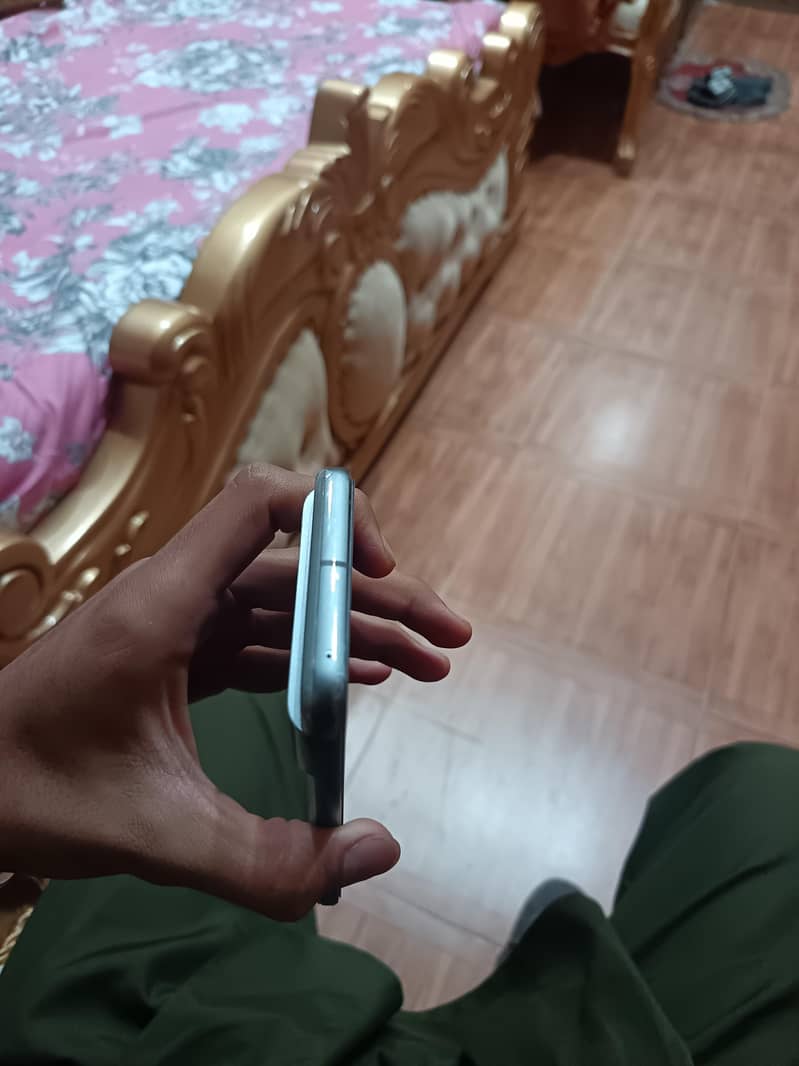 Google Pixel 8 5