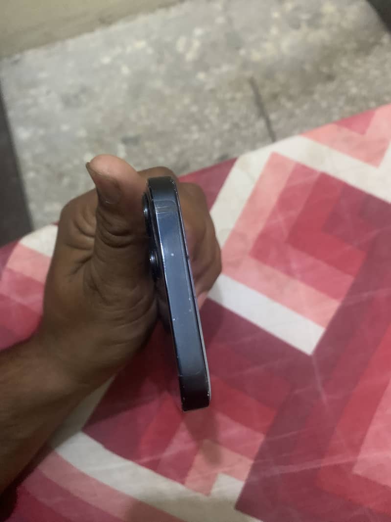 Apple iPhone 13 4