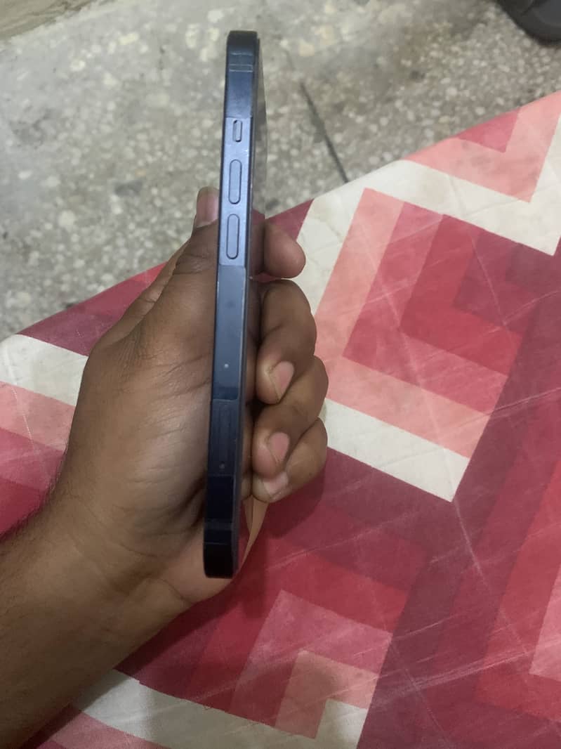 Apple iPhone 13 6