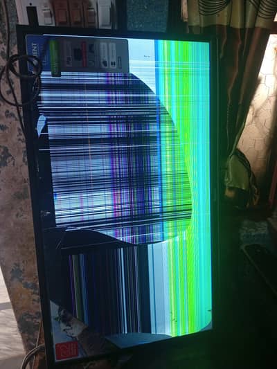 orient ki LCD hai use b nai ki rkhi rkhi asy hogae hai