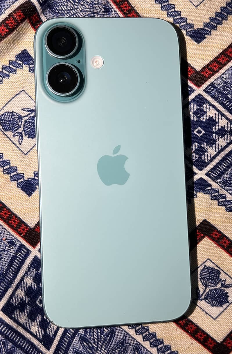 Apple iPhone 16 0