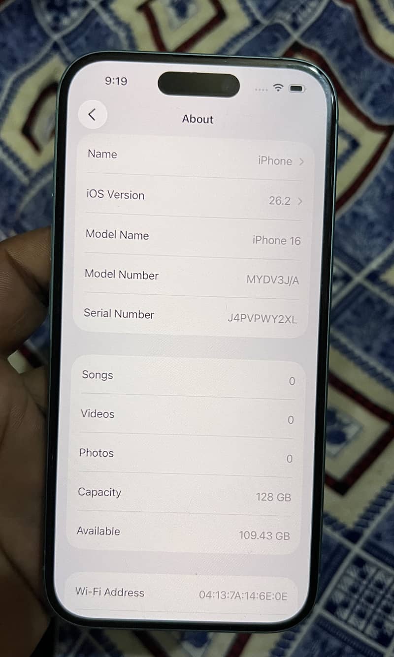 Apple iPhone 16 1