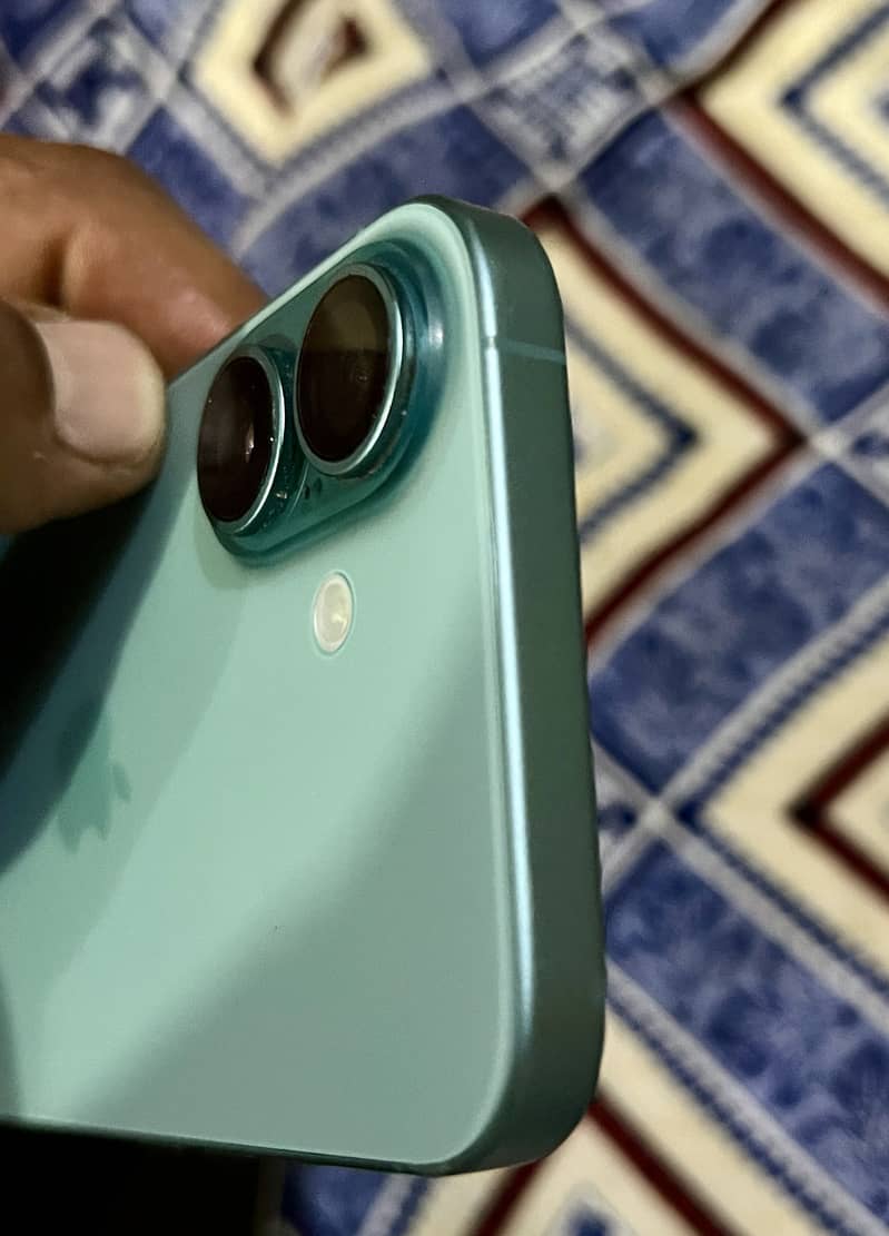 Apple iPhone 16 6