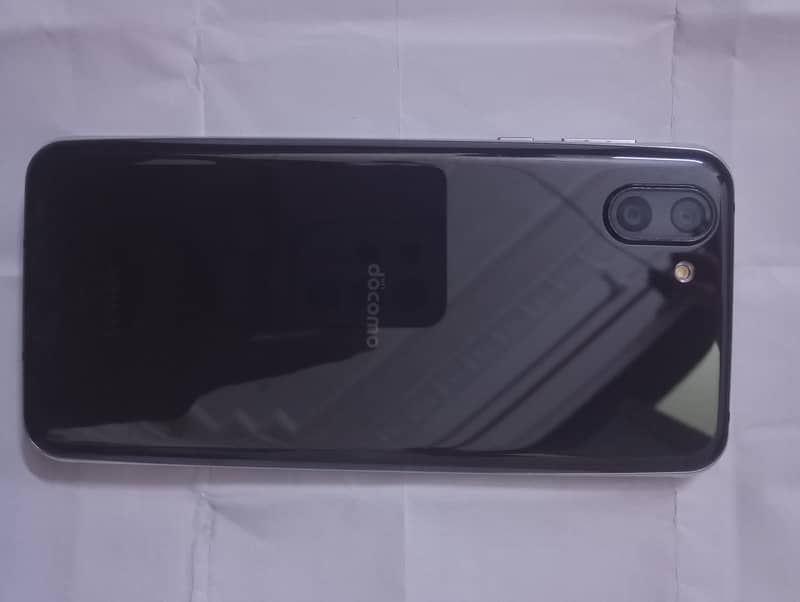 SHARP AQUOS R2 0
