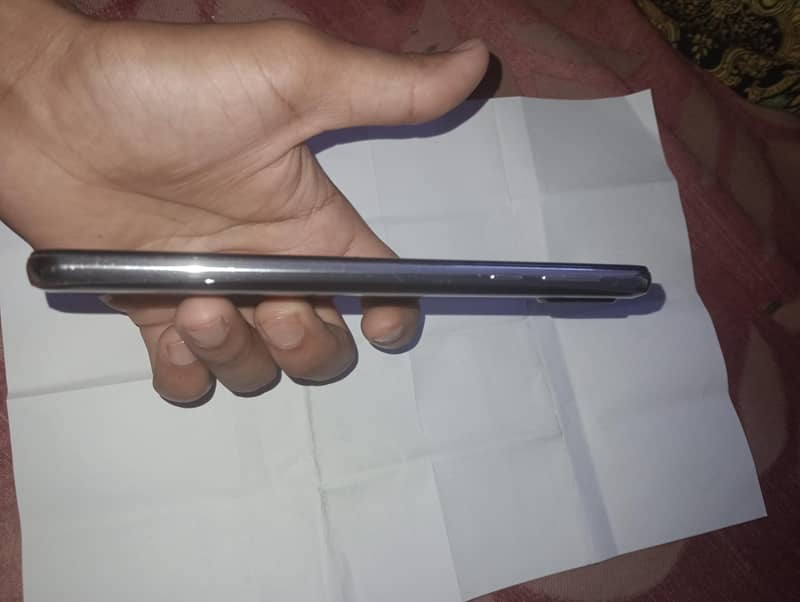 SHARP AQUOS R2 4