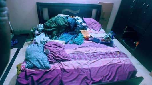 Bed almirah devider