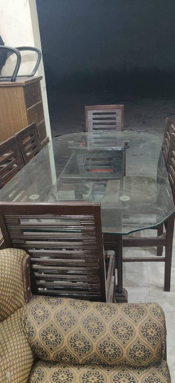 Dining table 0