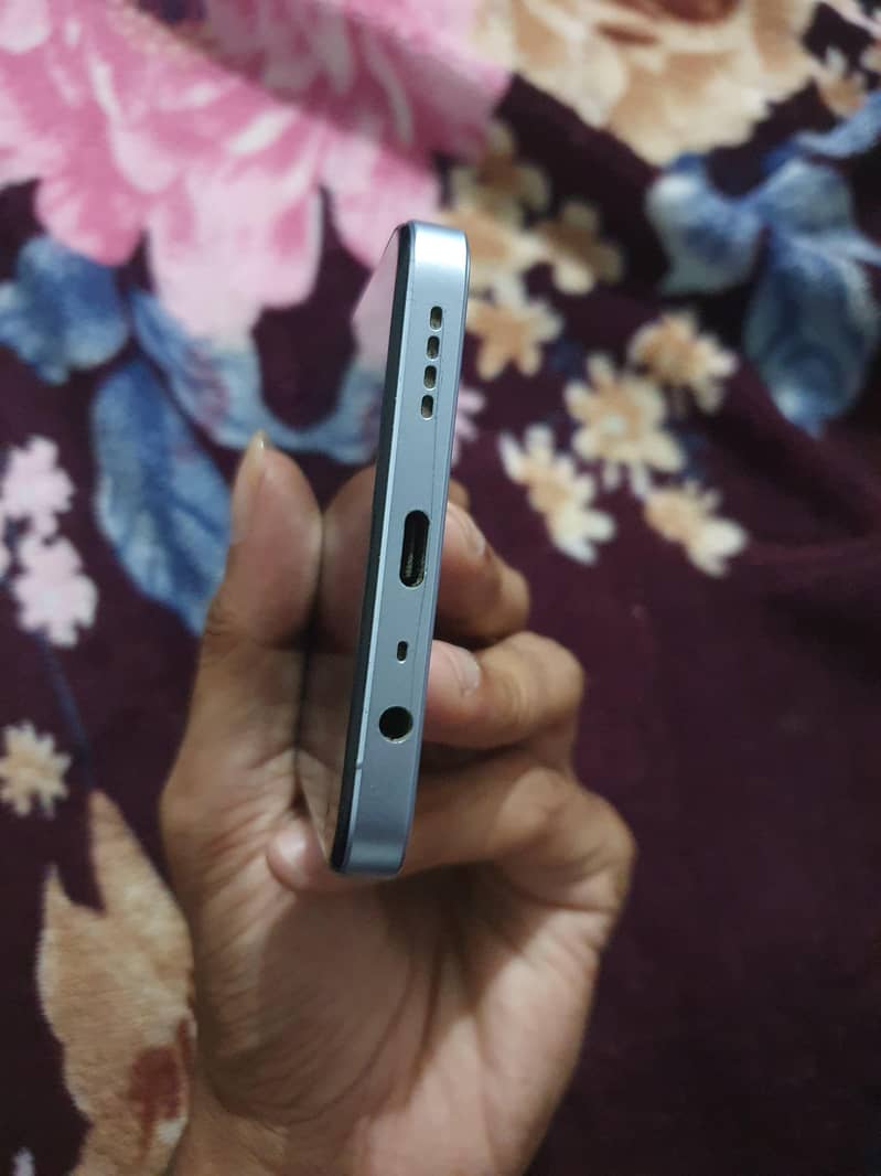 Realme Note 60 4