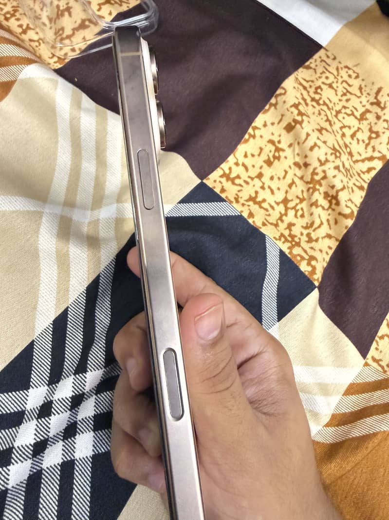 Apple iPhone 16 Pro Max 3