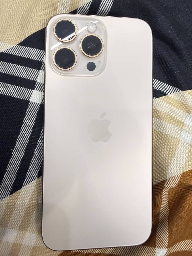 Apple iPhone 16 Pro Max 4