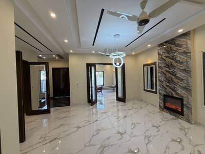 WAPDA TOWN 10 MARLA BRAND NEW MODREN STYLE HOUSE IS AVAILABLE FOR SALE