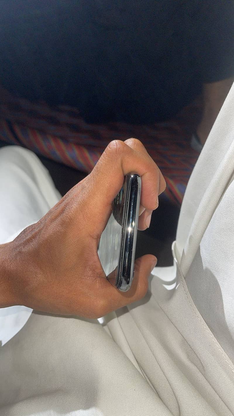 Apple iPhone X 3