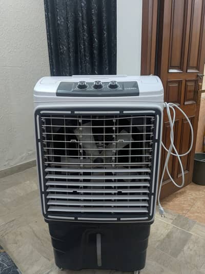 Air Cooler CR-3000, hardly 1 month used brand new.