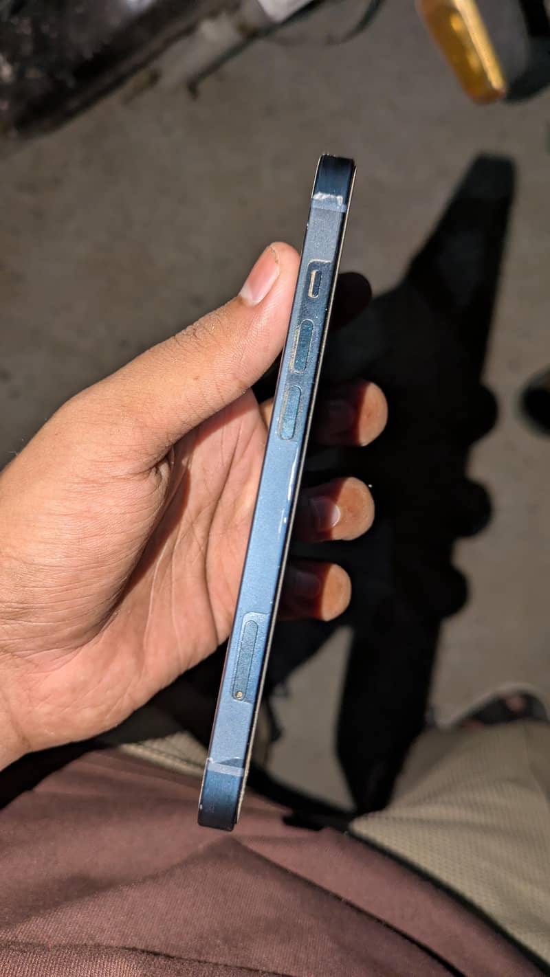 Apple iPhone 13 2