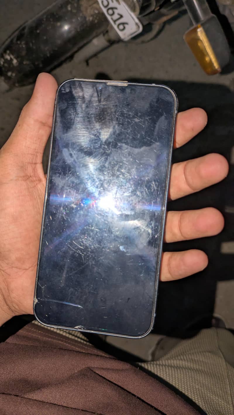 Apple iPhone 13 4