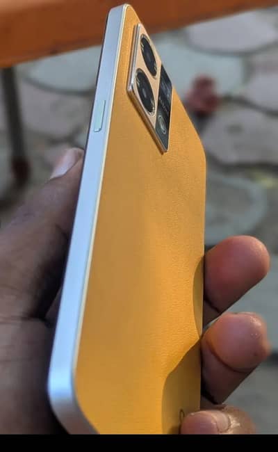OPPO F21 Pro