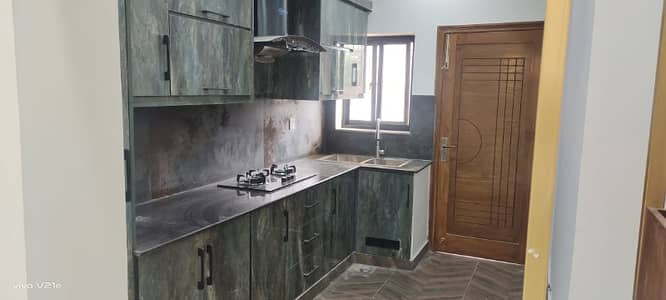I RENT OUT A 5 MARLA HOUSE IN BAHRIA ORCHARD LAHORE PHASE 2