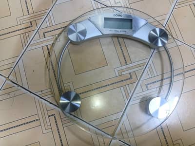 glass round shaped weight machine 9/10 quality slightly negotiable