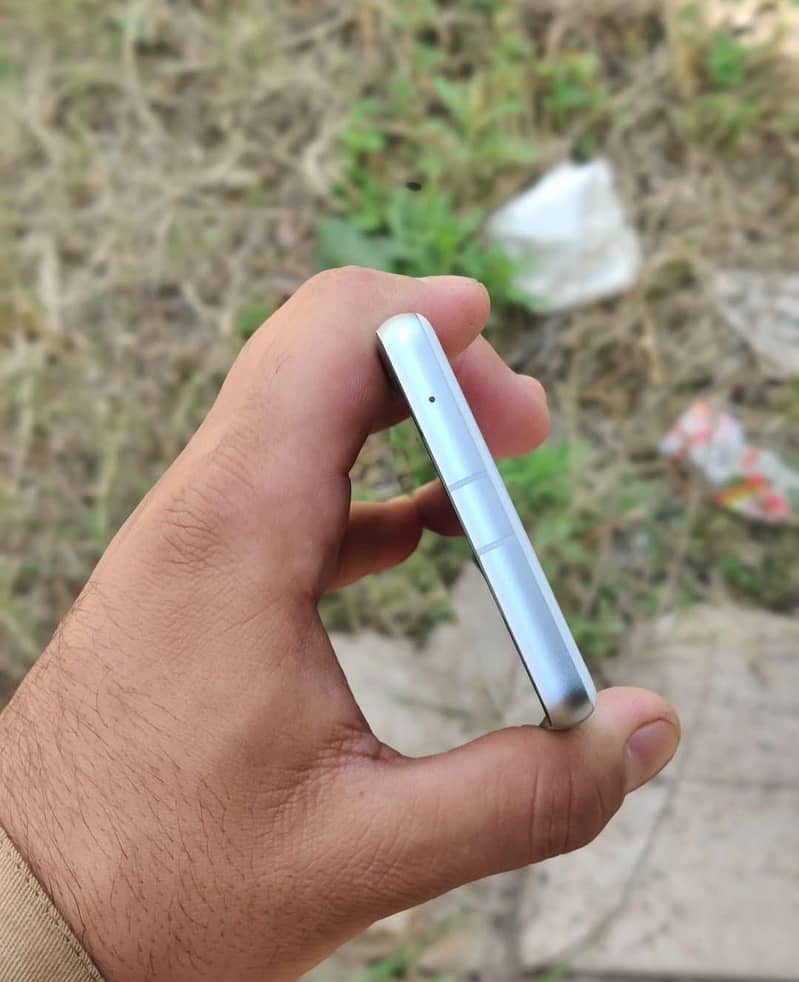 Google Pixel 7 4