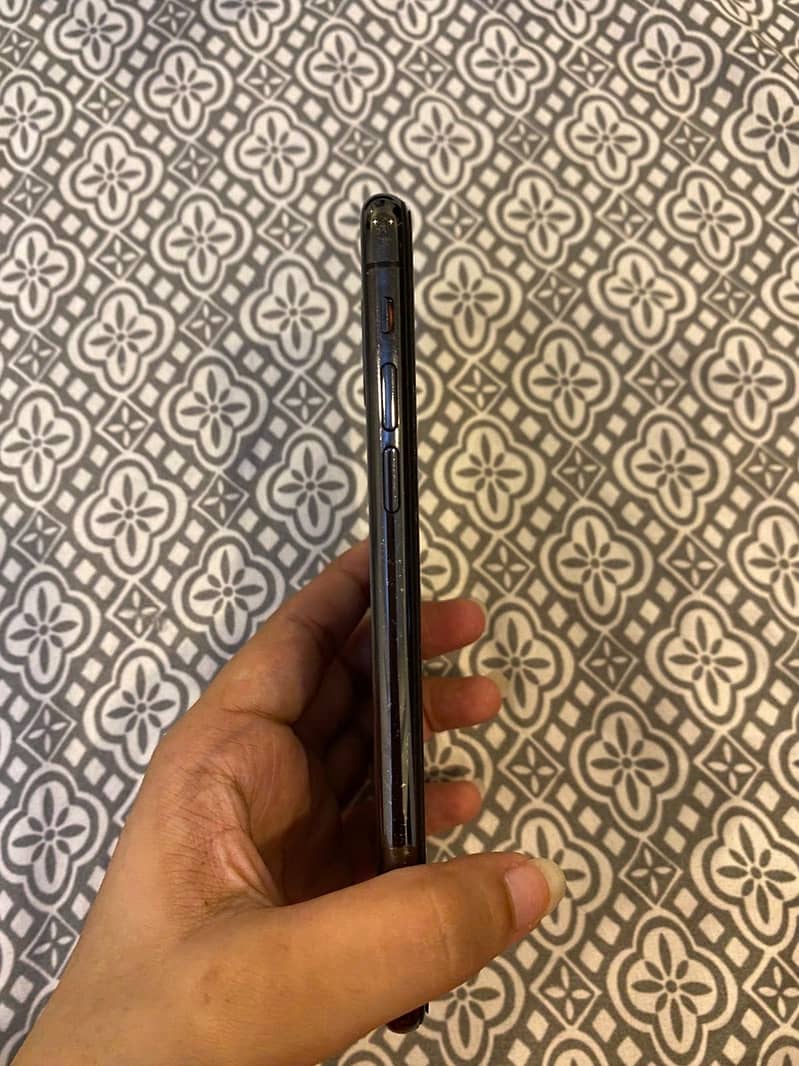Apple iPhone X 3