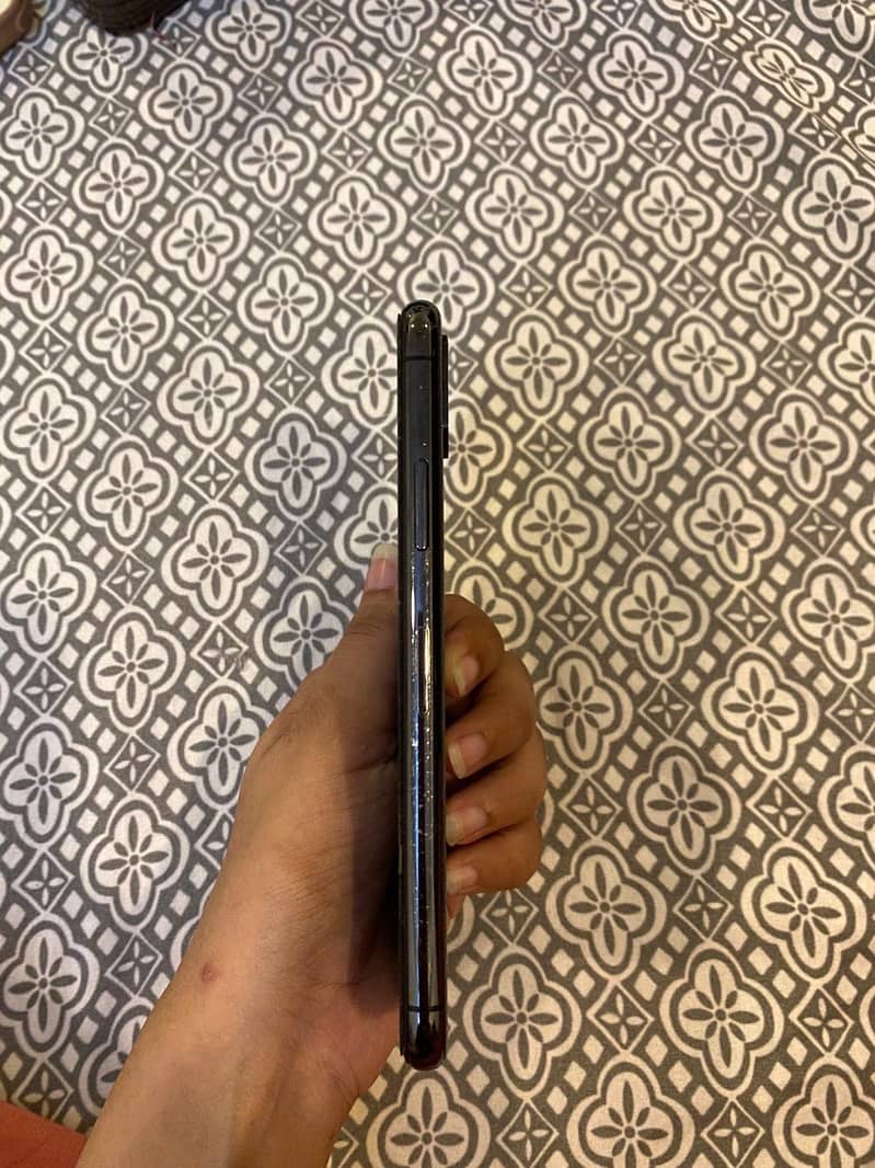 Apple iPhone X 4