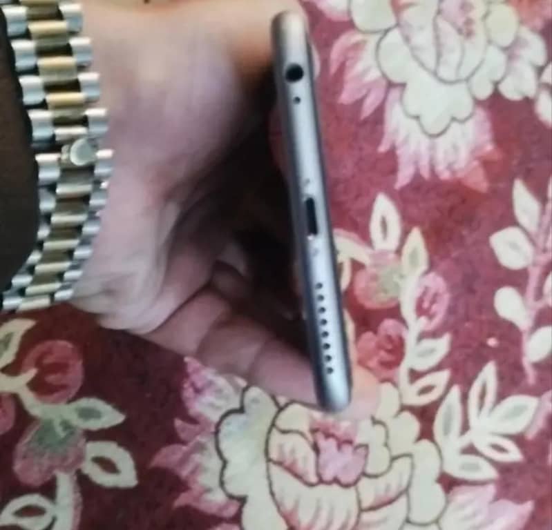 Apple iPhone 6 Plus 2