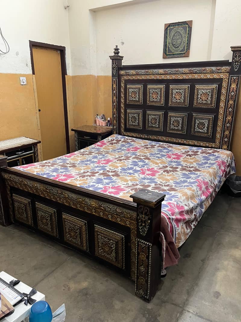 bed set with dressing table and side table 0