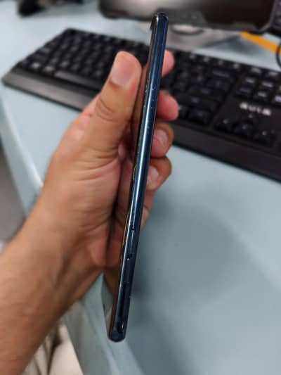 LG V30