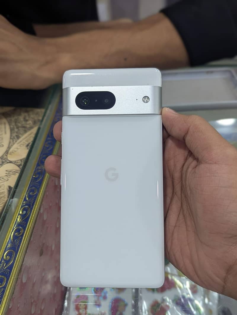 Google Pixel 7 4