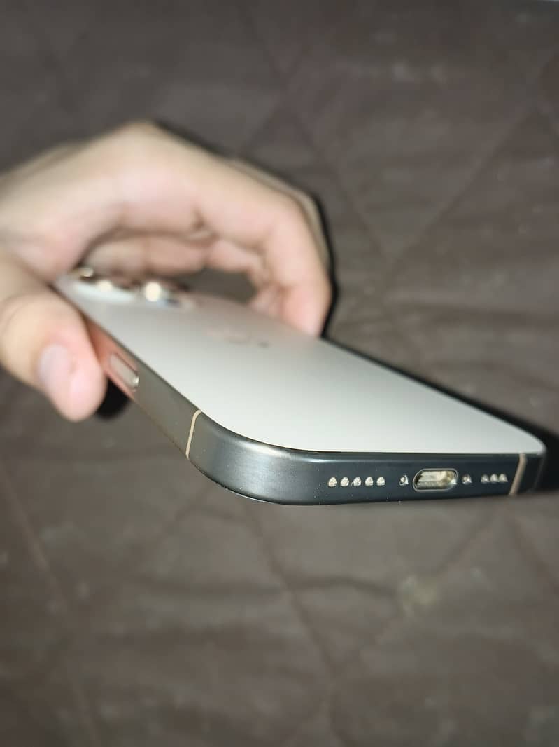Apple iPhone 16 Pro 2