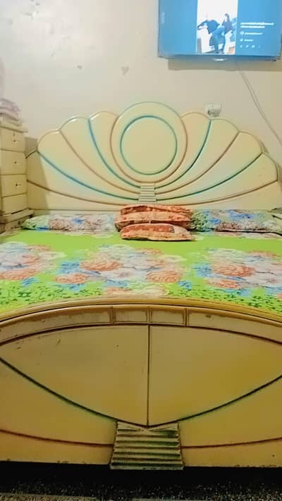 Full King Size Dico Paint cream color Furniture set.