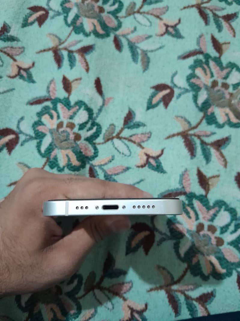 Apple iPhone 12 4