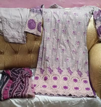 lawn 3pc chicken Kari suit