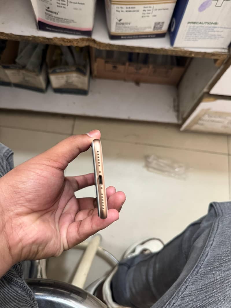 Apple iPhone 8 3