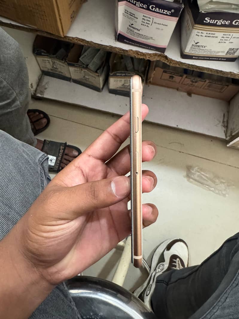 Apple iPhone 8 4