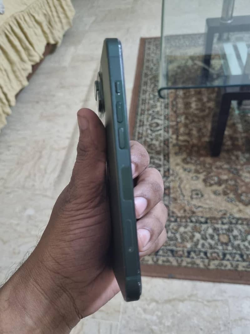 Apple iPhone 13 2