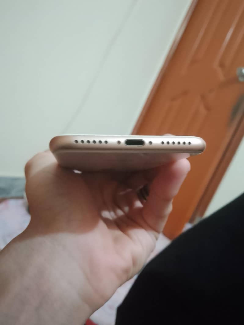 Apple iPhone 8 3