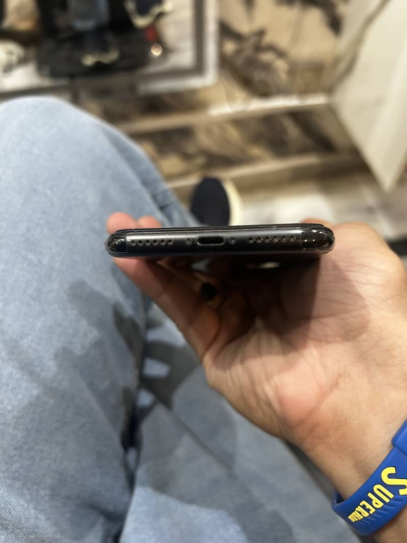 Apple iPhone X 3