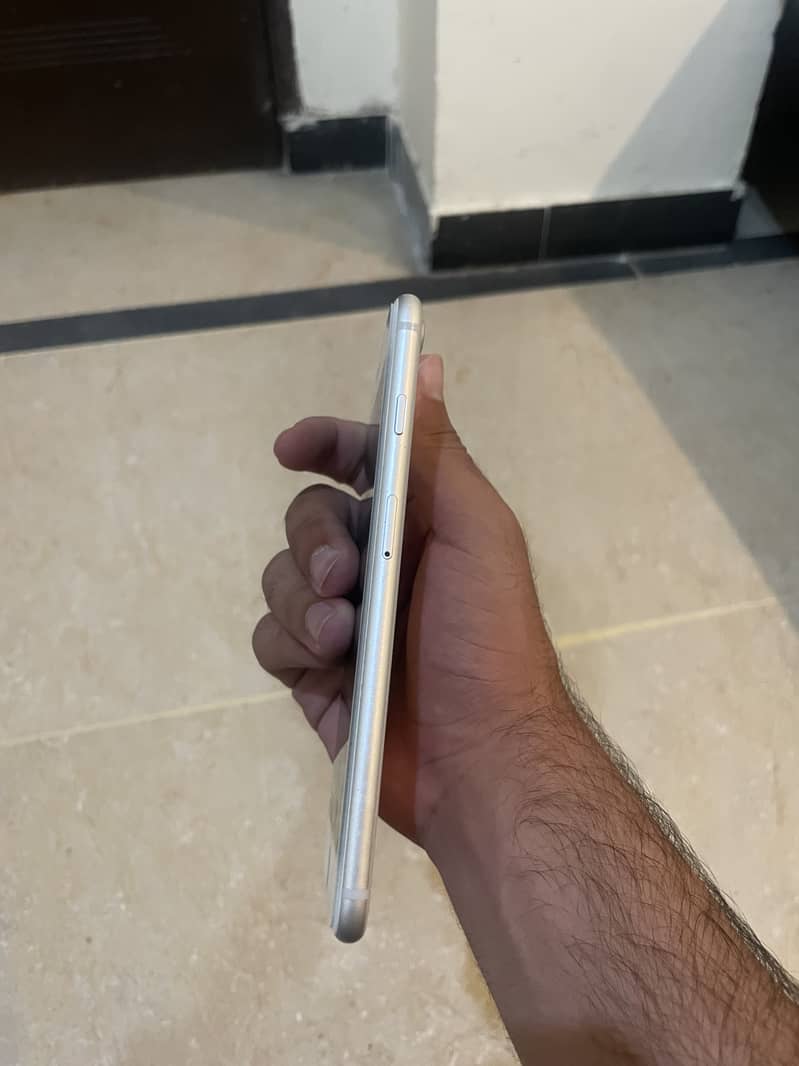 Apple iPhone 8 Plus 4